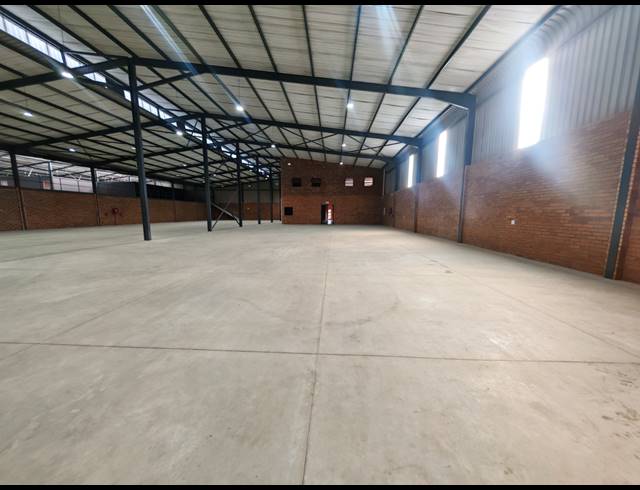 2,340M² WAREHOUSE TO LET IN ORMONDE